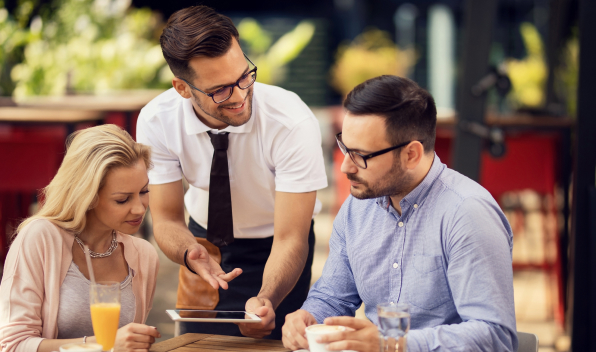Optimiser le service en rush : du menu à l&rsquo;encaissement dans un restaurant