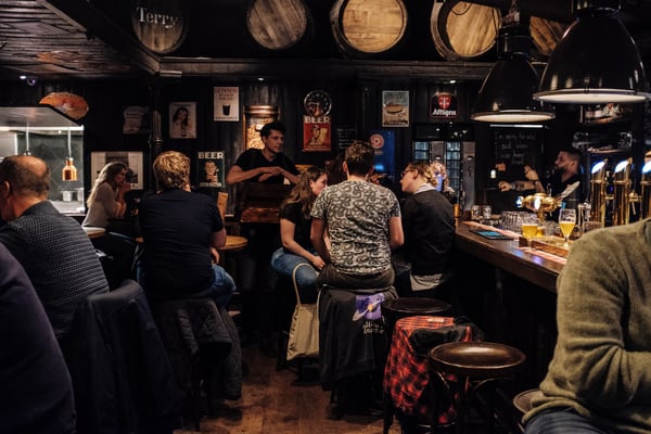 Soirées thématiques : la clé du succès pour votre bar à l&rsquo;ère du digital