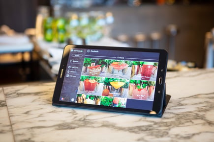1B9A8426-2Créez votre carte de mocktails sur le menu sur tablette de TastyCloud